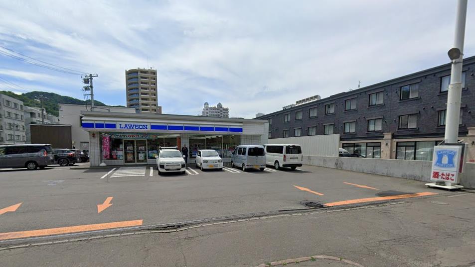 コンビニ　ローソン札幌旭ヶ丘店（コンビニ）まで358m