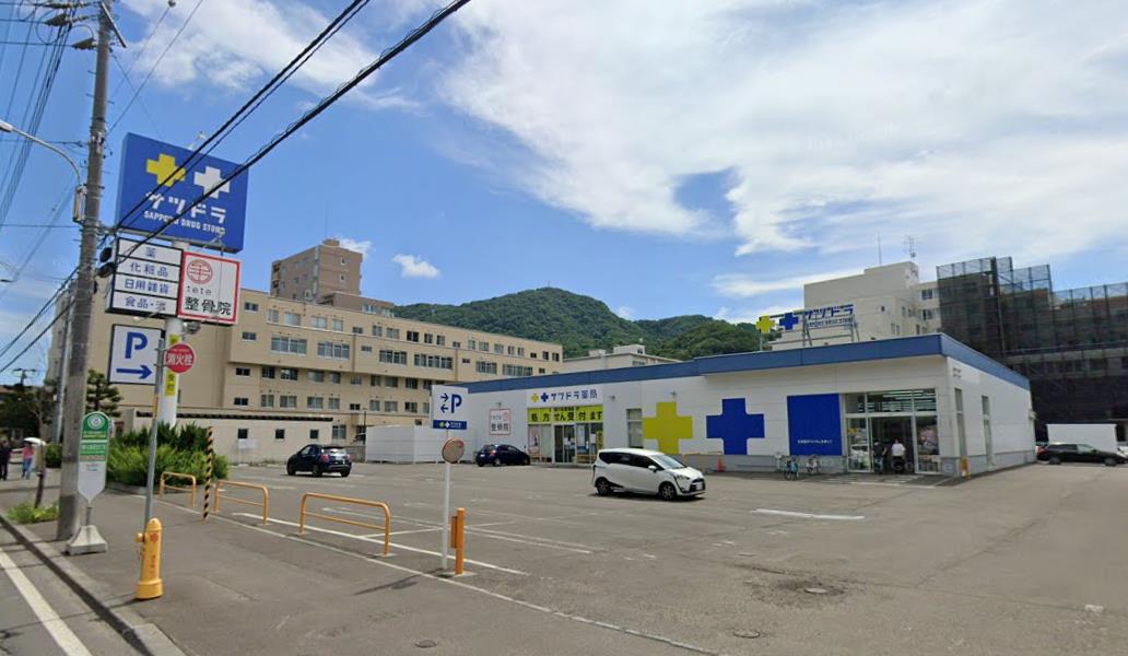 ドラックストア　サツドラ伏見啓明店（ドラッグストア）まで437m