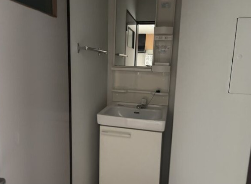 洗面設備　写真は別居室のものです。