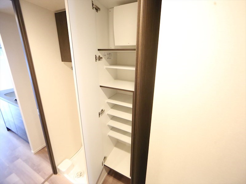 玄関　玄関　シューズボックス付（収納充実してます）