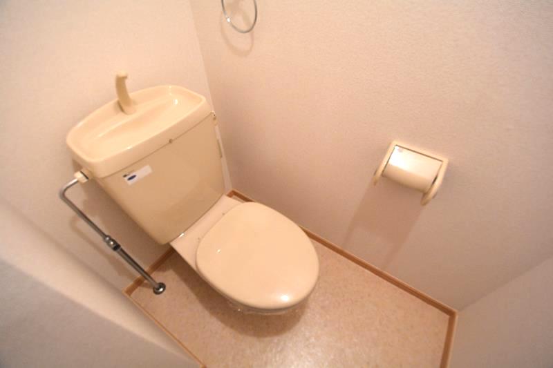 トイレ　掃除のしやすいシンプルなトイレです♪
