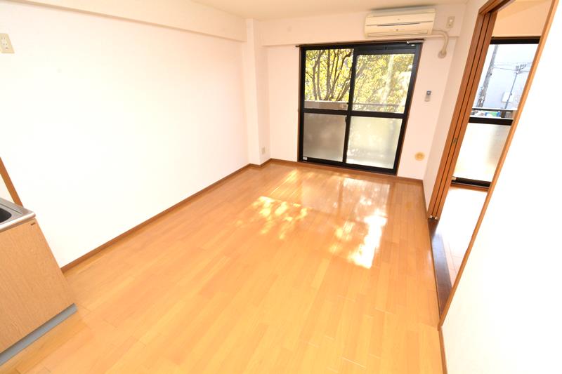 居室・リビング　エアコン付きで初期費用を抑えられます♪