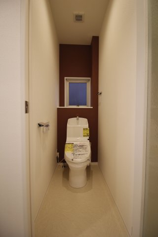 トイレ　温水洗浄便座付き♪