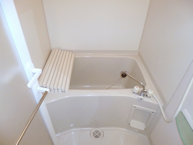 バス・シャワールーム　浴室乾燥機機能付きです。