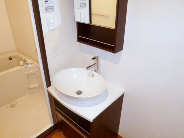 洗面設備　独立洗面台付いてます。