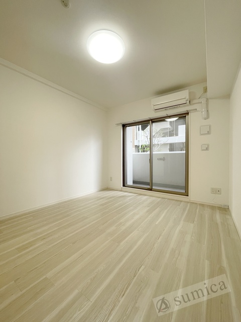 バルコニー　ホワイトベースで明るい内装♪