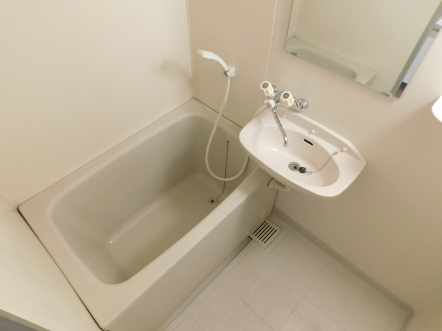 バス・シャワールーム　別号室の参考写真になります。