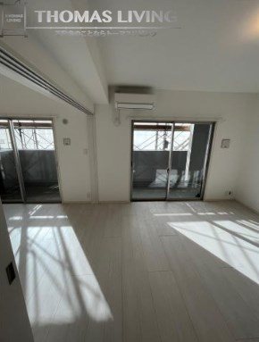 居室・リビング　参考写真となります。床の色等異なる場合があります。