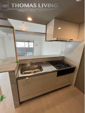 キッチン　参考写真となります。床の色等異なる場合があります。