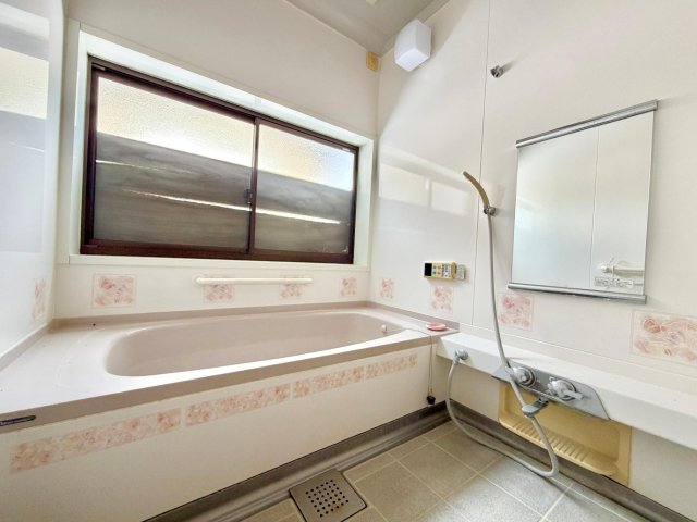 バス・シャワールーム　広々な浴室でのんびりできます