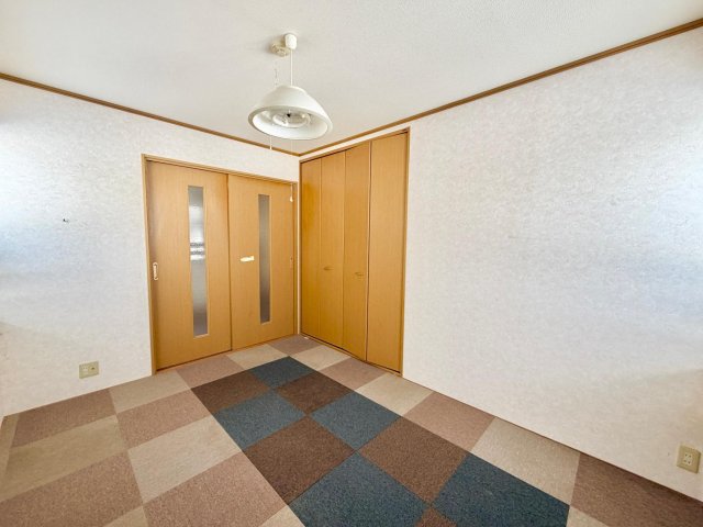 収納　リビング横にはクローゼット付きの洋室があります