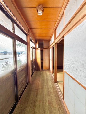 その他設備　和室横の縁側は日当たりがよく気持ちいいです！