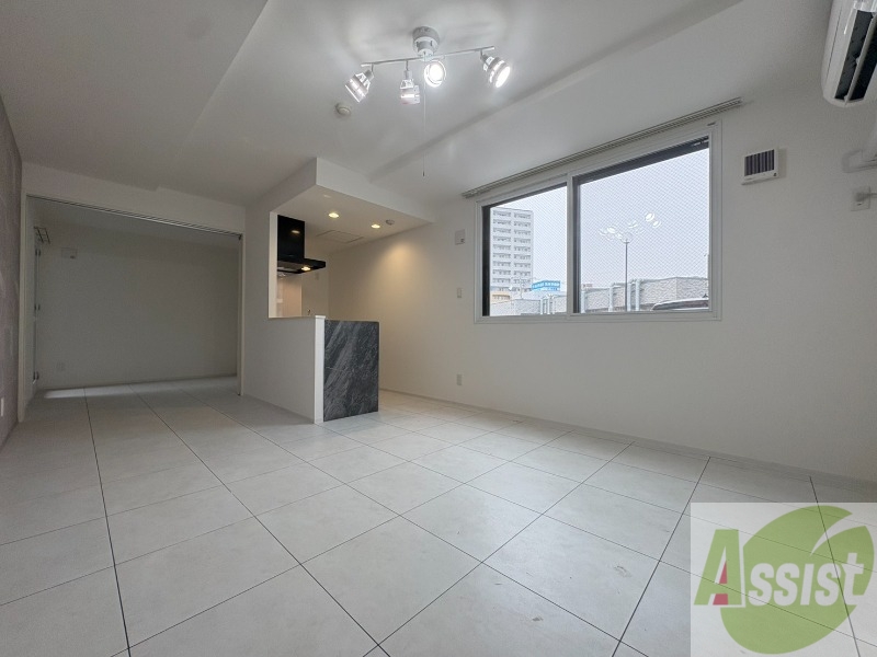 居室・リビング　エアコン付きで快適なリビングになっております！