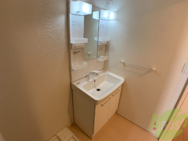 洗面設備　シャンプードレッサーなので身支度しやすそうですね。