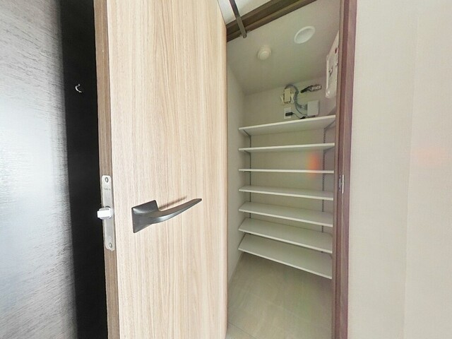 玄関　※５階同間取り参考写真※