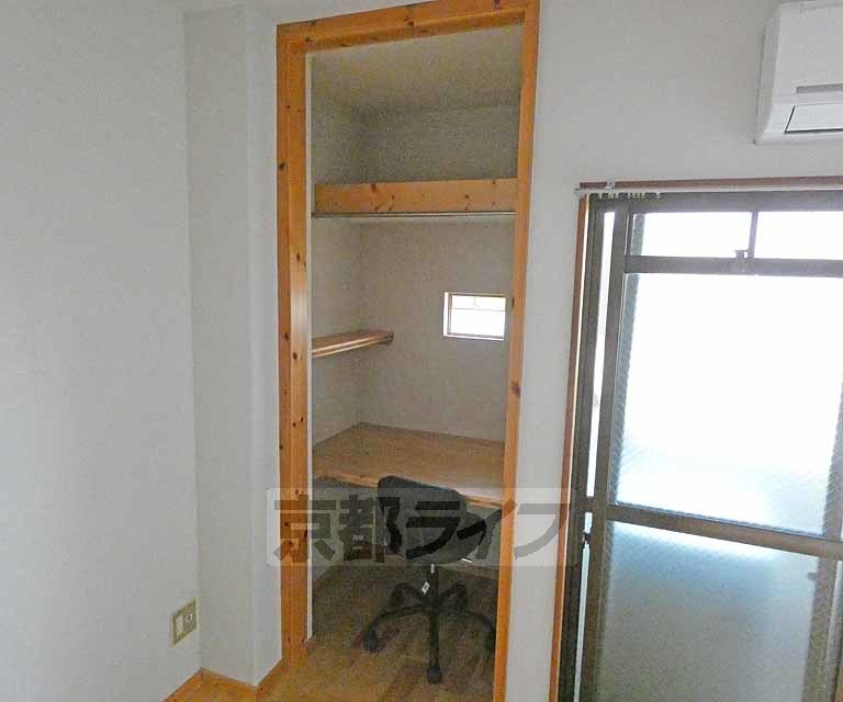 その他部屋・スペース　勉強机です。