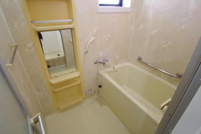 バス・シャワールーム　★　ゆったりとしたお風呂場　★