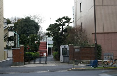 高校・高専　慶應義塾女子高等学校（高校・高専）まで597m