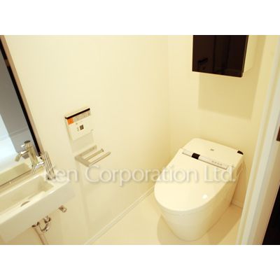 トイレ　同タイプ4階のお部屋を撮影。仕様が異なることがあります。