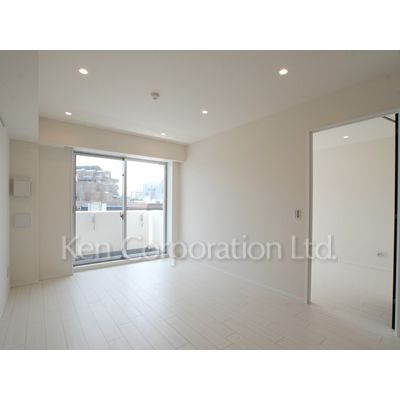 居室・リビング　同タイプ4階のお部屋を撮影。仕様が異なることがあります。