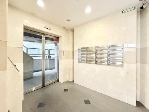 エントランス　ゆとりのあるエントランスです