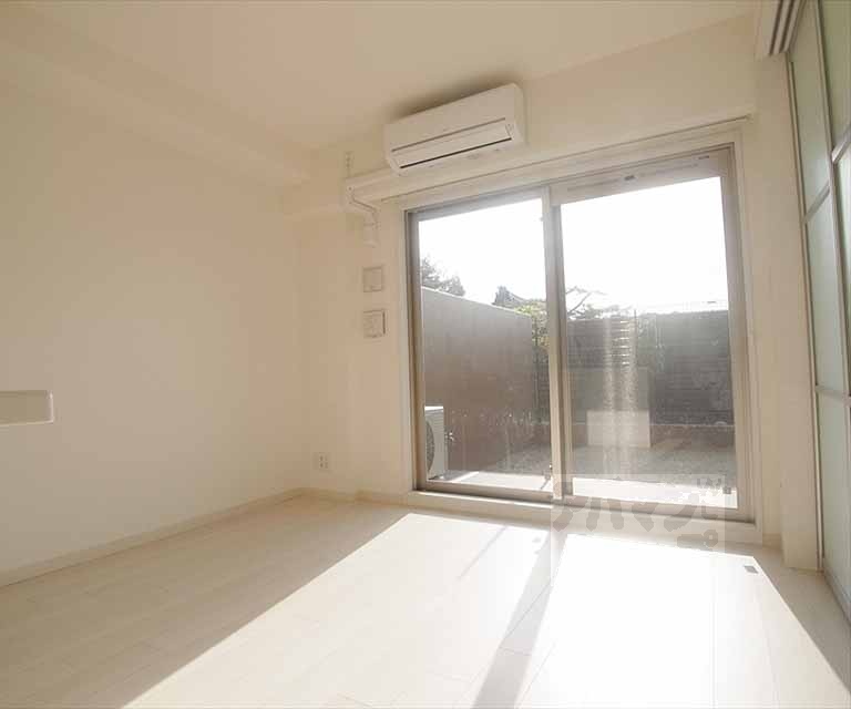 居室・リビング　１０７号室写真