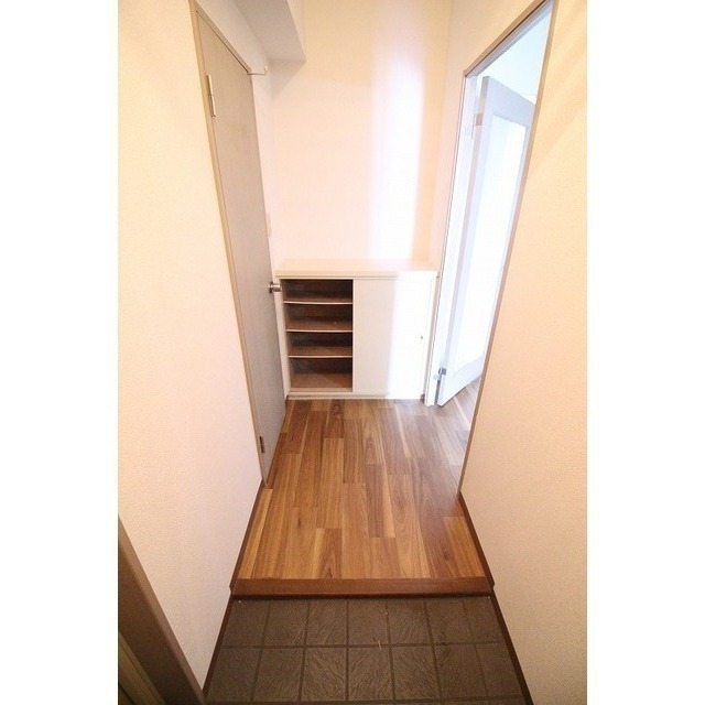 玄関　※写真は２－１０７です