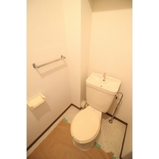 トイレ　※写真は２－１０７です