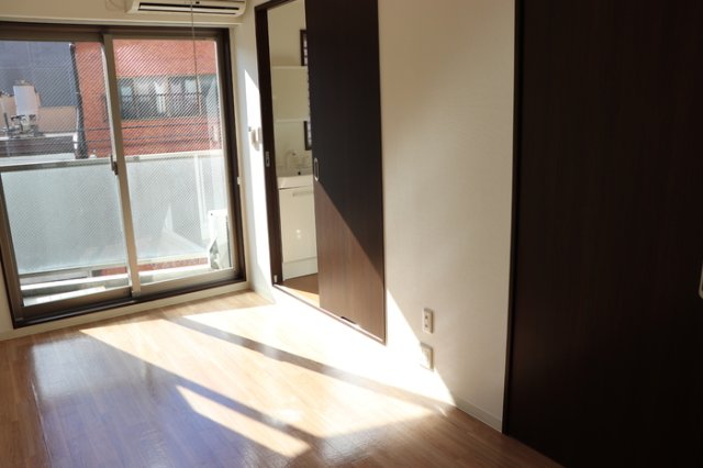 居室・リビング　☆明るい洋室☆