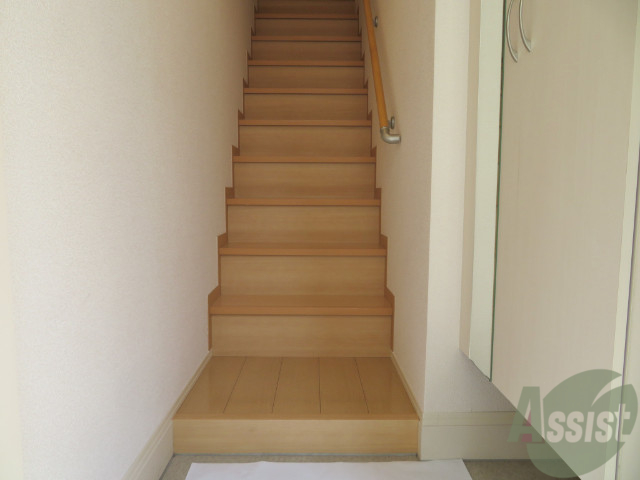 玄関　人気のメゾネットタイプになっております。