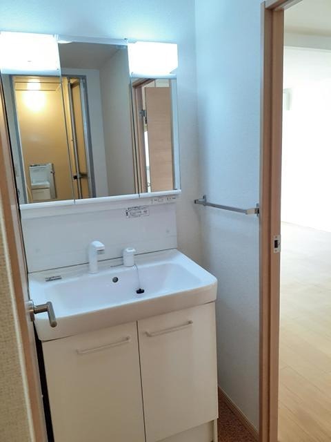 洗面設備　独立洗面台です。