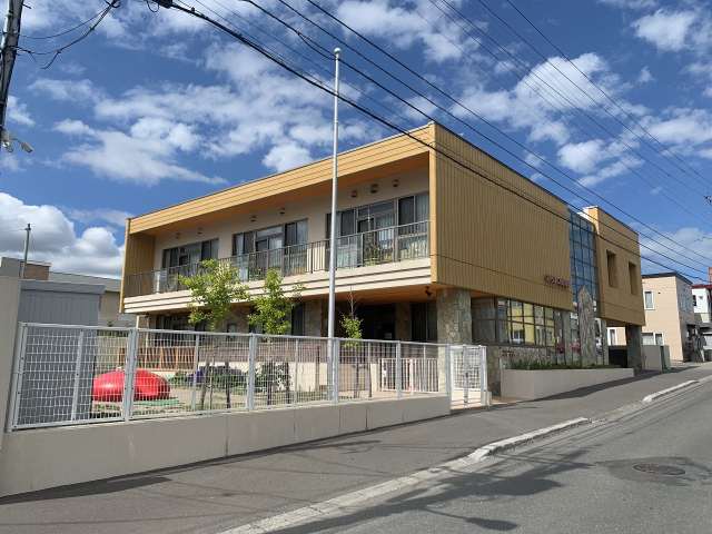 幼稚園・保育園　からまつ保育園（幼稚園・保育園）まで355m