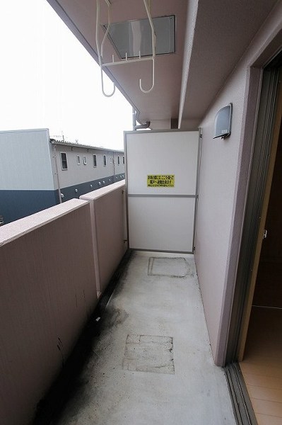 バルコニー　※反転タイプの部屋写真。現況を優先します。