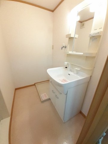 洗面設備　脱衣スペースもあります