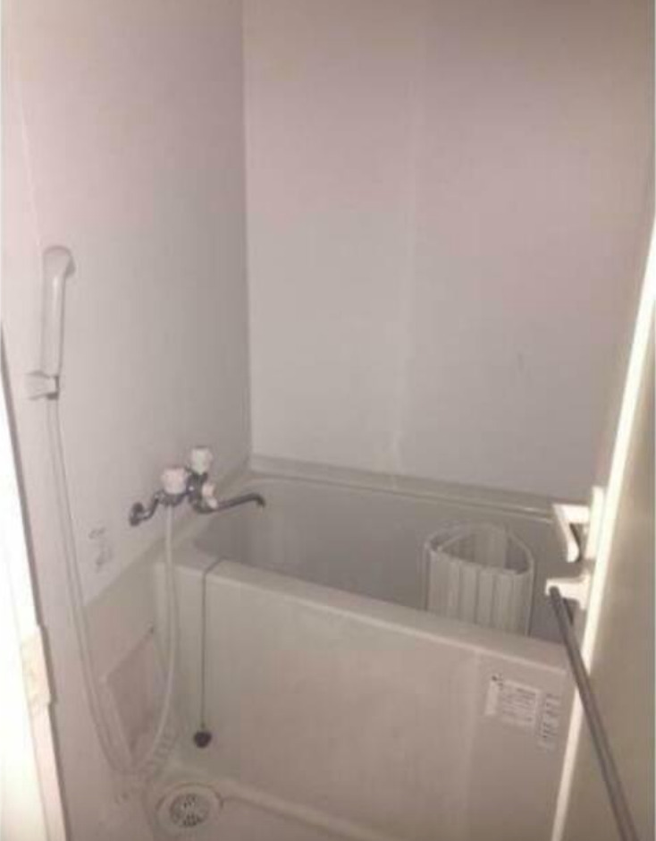 バス・シャワールーム　清潔感のあるバスルームです。