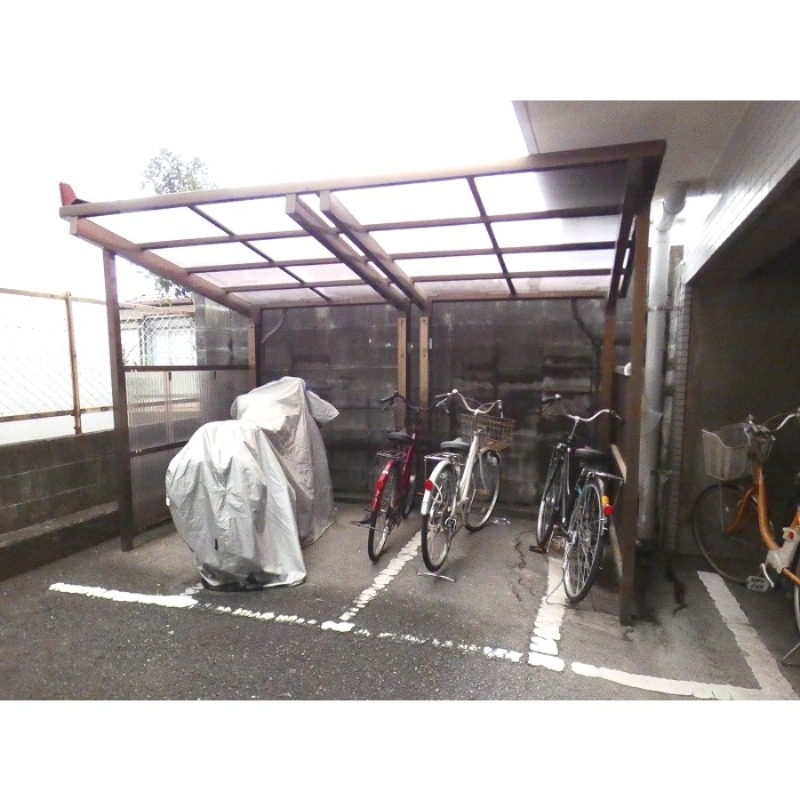 その他共有部分　屋根付きの駐輪場です