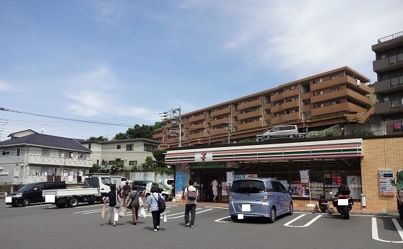 コンビニ　セブン-イレブン 横浜下永谷駅前店（コンビニ）まで604m