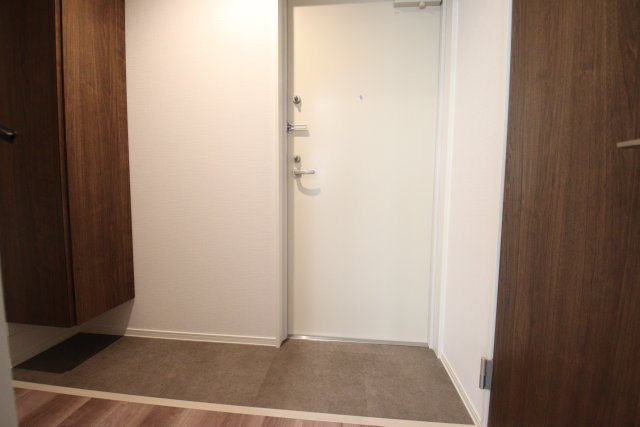 玄関　※別室の参考写真の為、現況優先です。