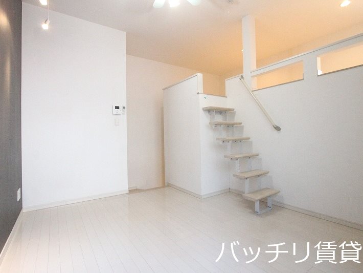 居室・リビング　同型タイプの為、現状を優先致します。