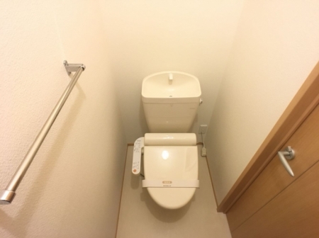 トイレ　温水洗浄便座付き☆