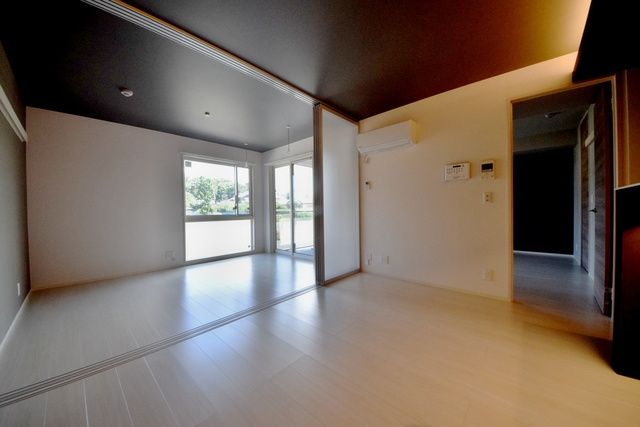 居室・リビング　お問い合わせはタウンハウジングまで