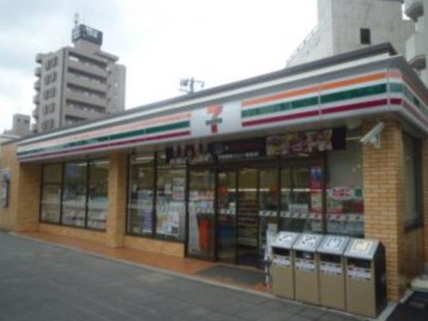 コンビニ　セブンイレブン（コンビニ）まで495m