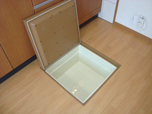 収納　床下収納