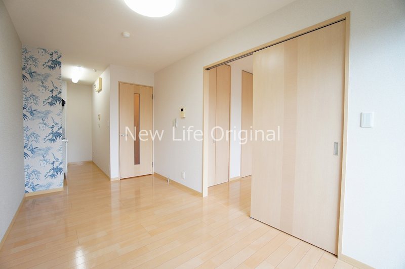 居室・リビング　南向きで日当りが良く明るいリビング。