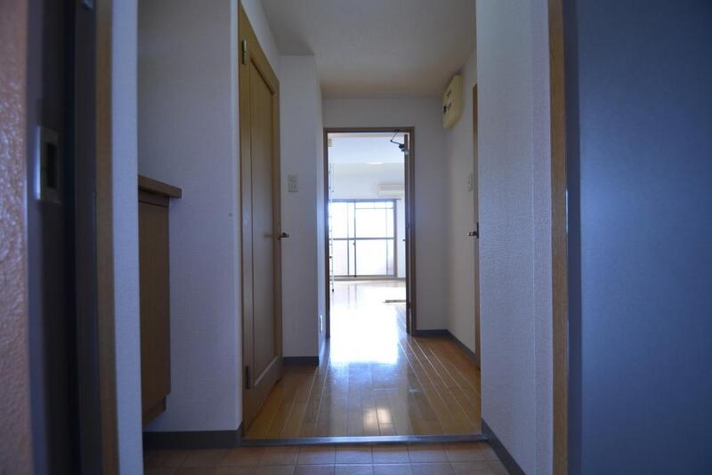 玄関　奥行きのある玄関です。