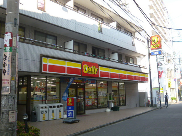 コンビニ　デイリーヤマザキ（コンビニ）まで300m