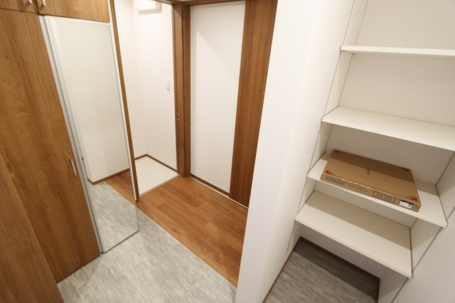 玄関　下駄箱収納付