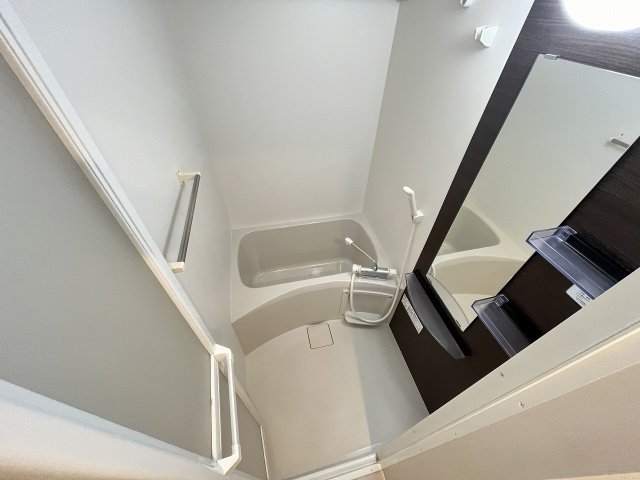 バス・シャワールーム　コンパクトで使いやすいお風呂です