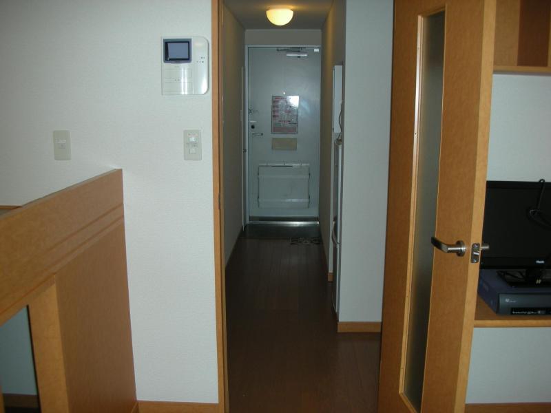 玄関　居室から玄関