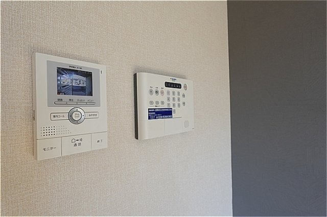 セキュリティ　ホームセキュリティと録画機能付きカラーモニター